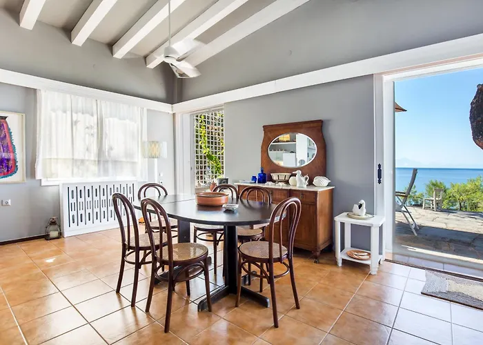Cleo Beachfront בית נופש פוטוס