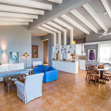 Cleo Beachfront Tatil Evi Potos
