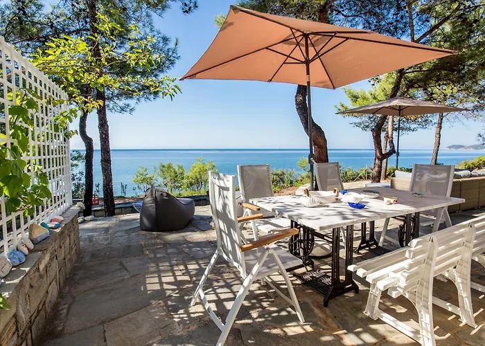 Cleo Beachfront *